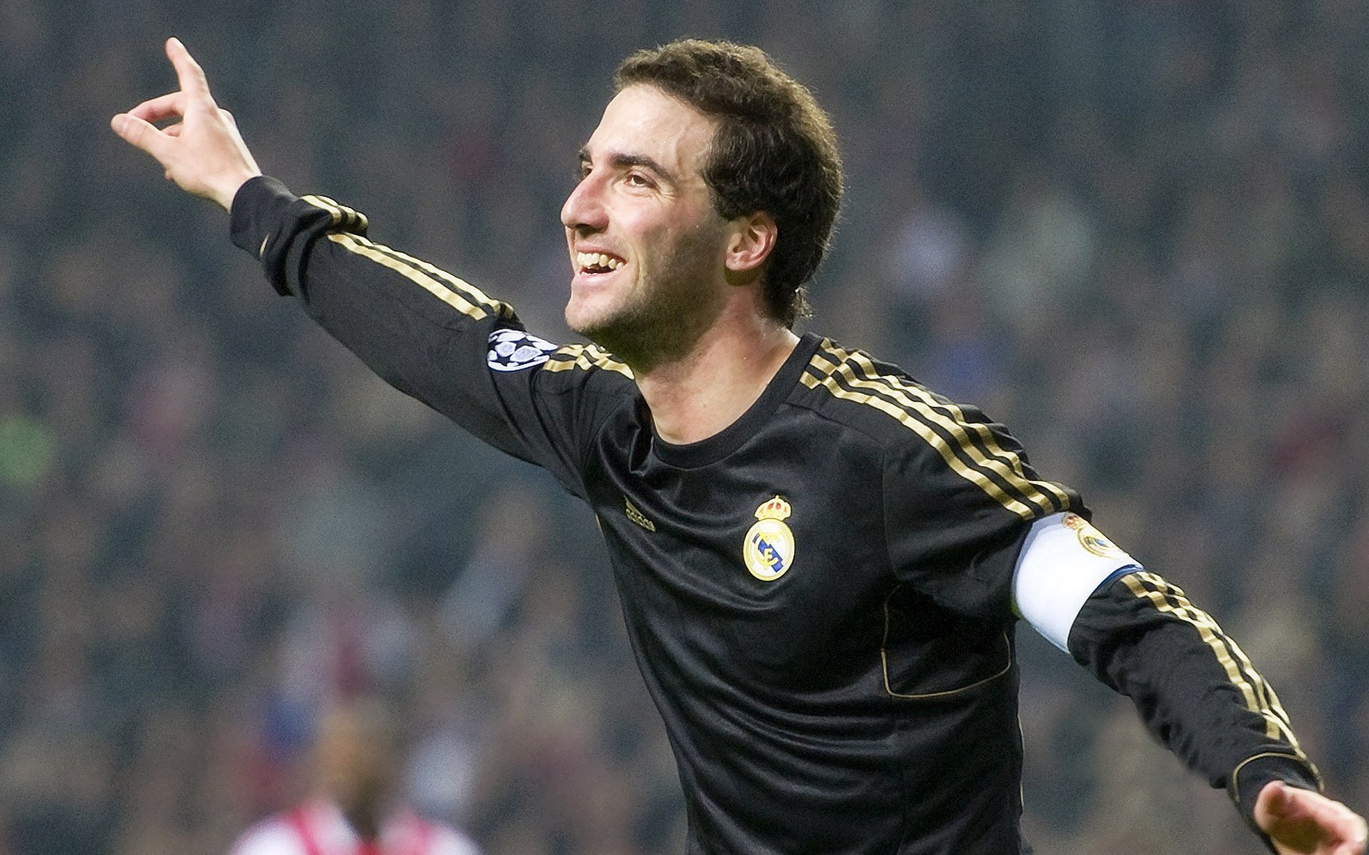 乐鱼体育平台官网-西甲名场面：疯狂过人照亮全场的瞬间，西甲足球视频