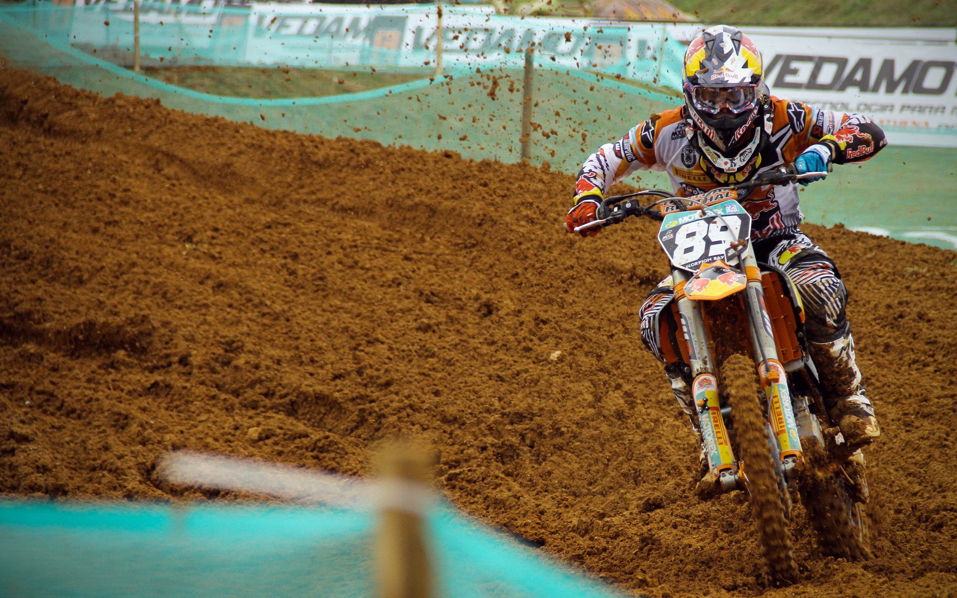 “足球志愿者团队在赛场上发挥重要作用”，足球志愿者总结怎么写